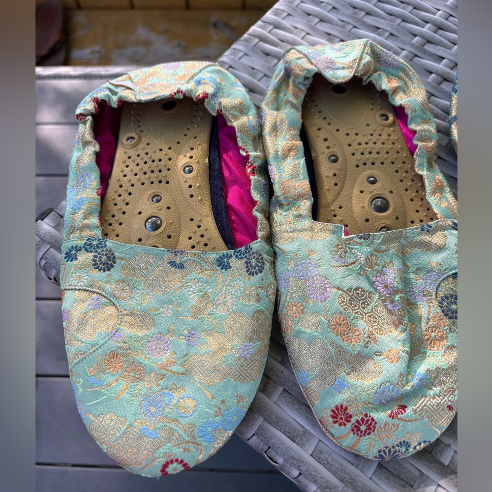 2 Pairs of Holisticsilk.com Floral Patterned Slip-On Women’s Slippers - No Size